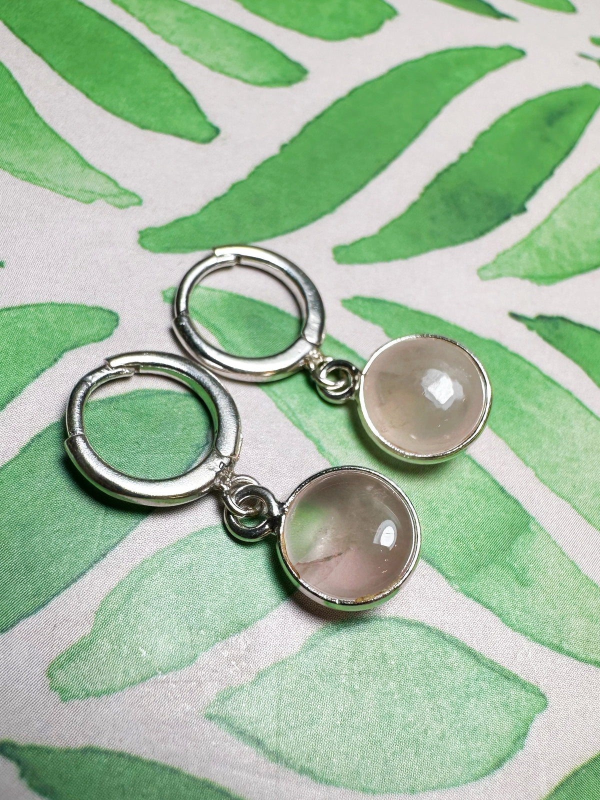 Pendientes de aro con cuarzo rosa