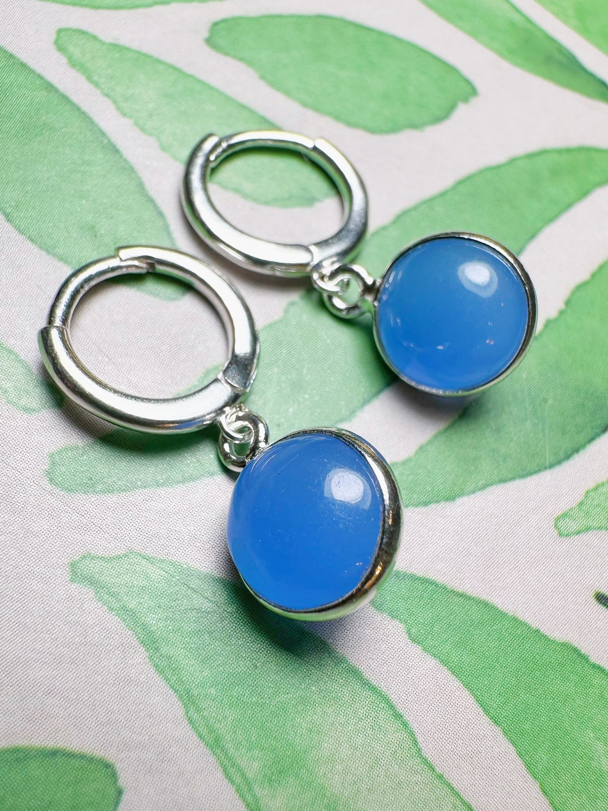 Pendientes de aro con ónix azul