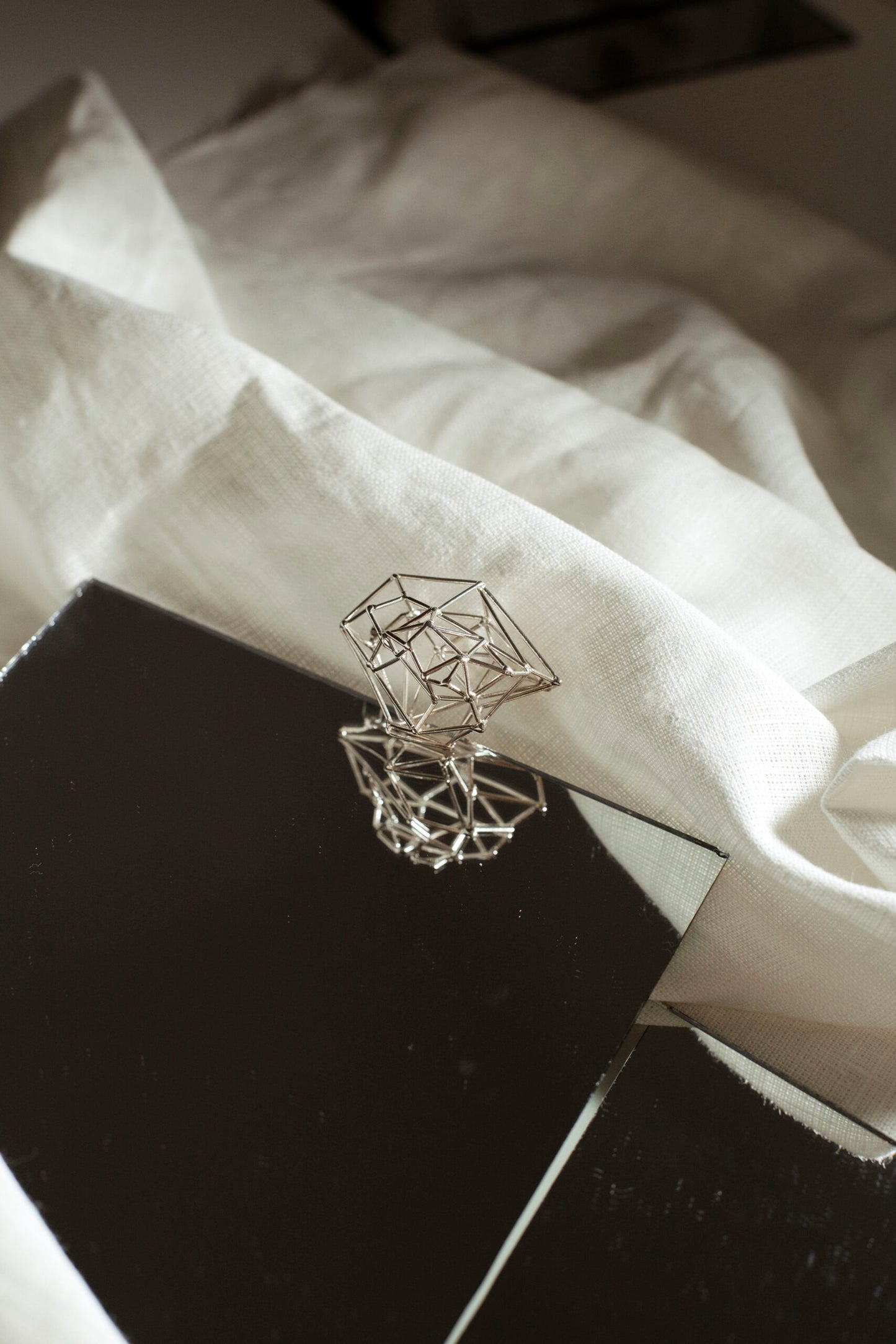 Broche VII
