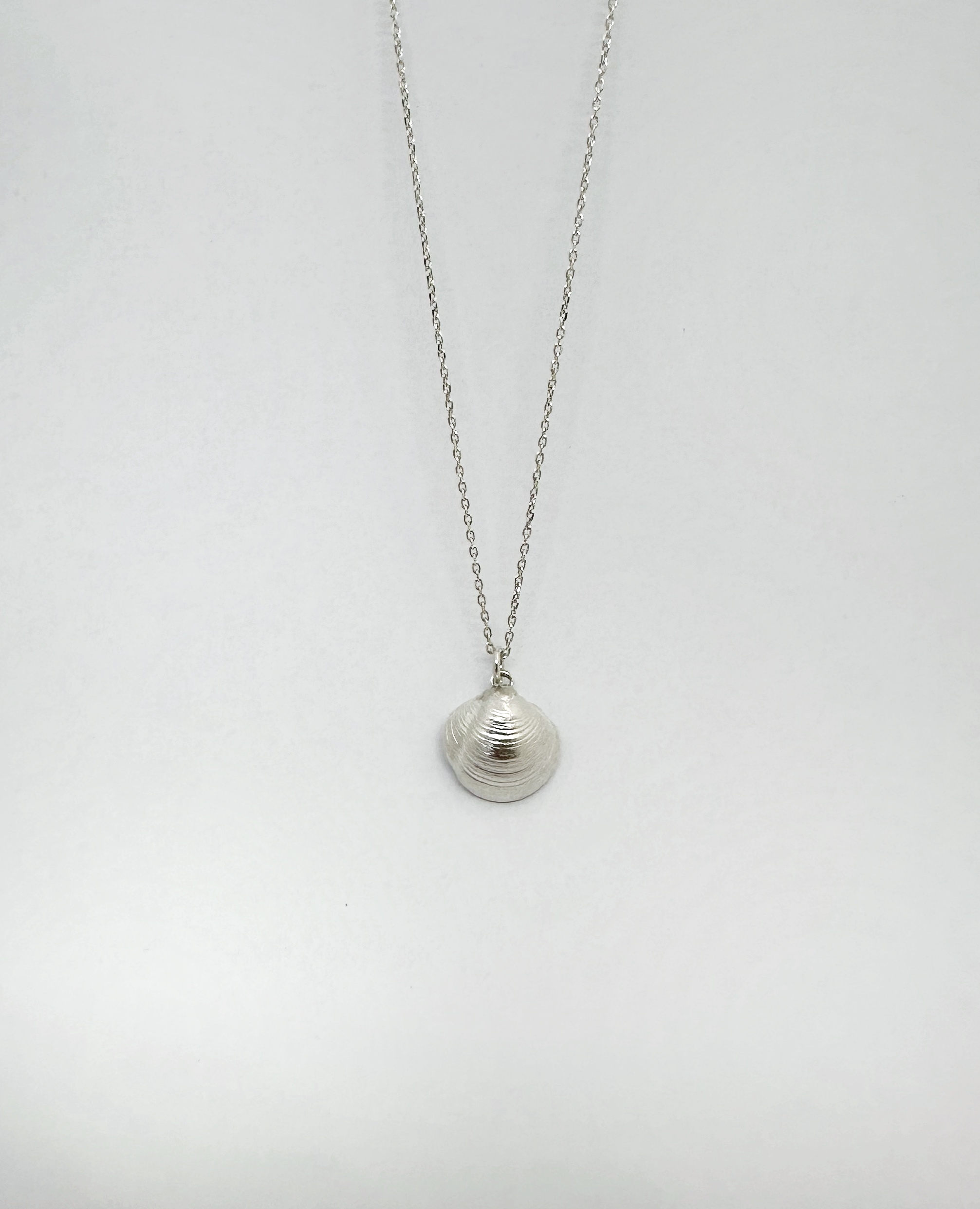 Colgante Sirea Mini, plata 925 con forma de concha