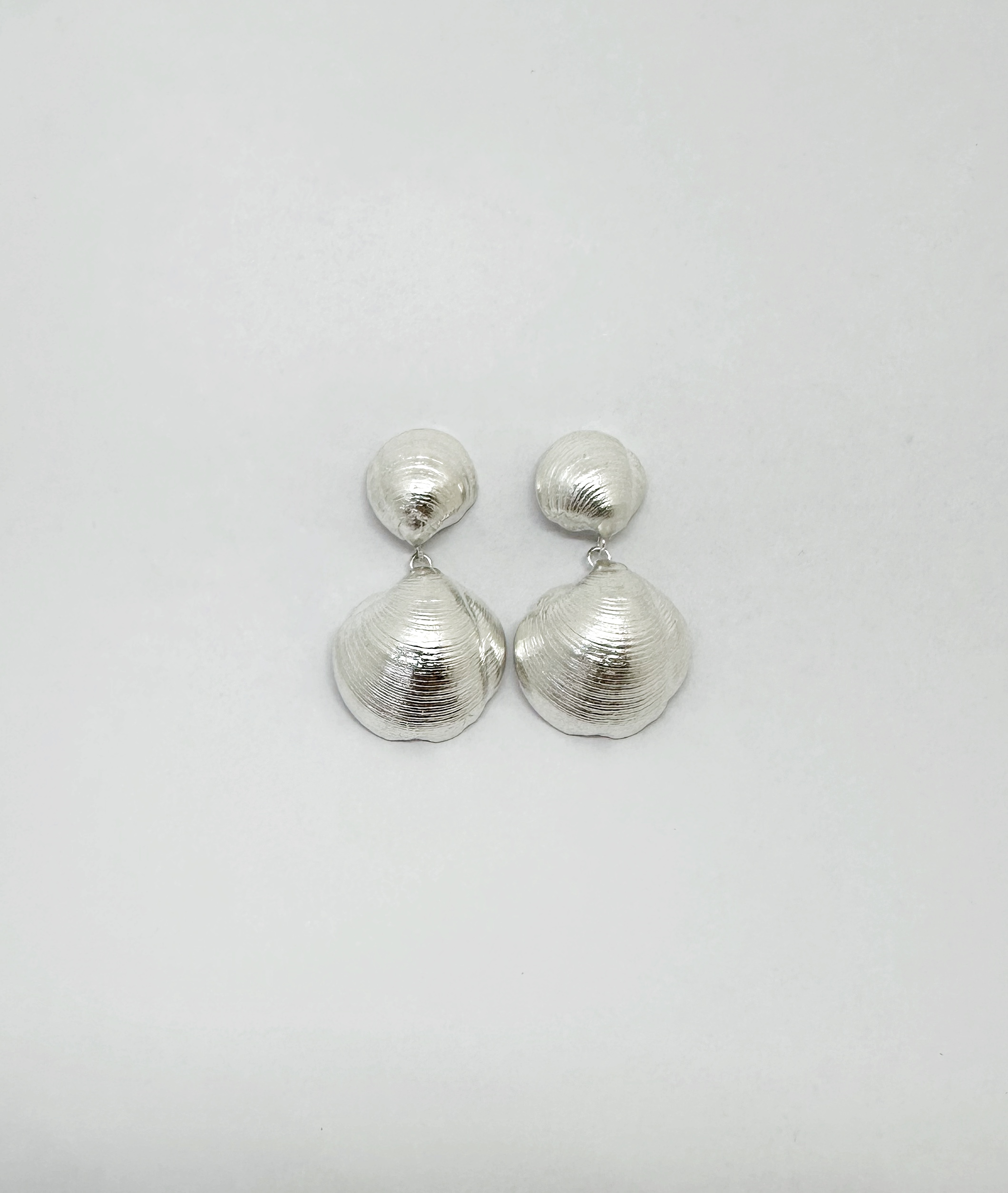 Pendientes Sirea Dobles, hechos a partir de un par de conchas en plata 925