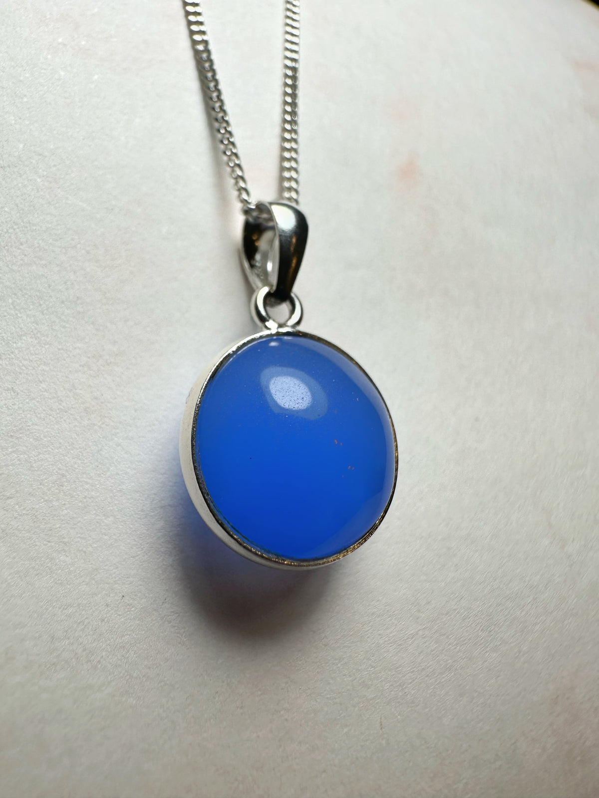Colgante de plata con ónix azul