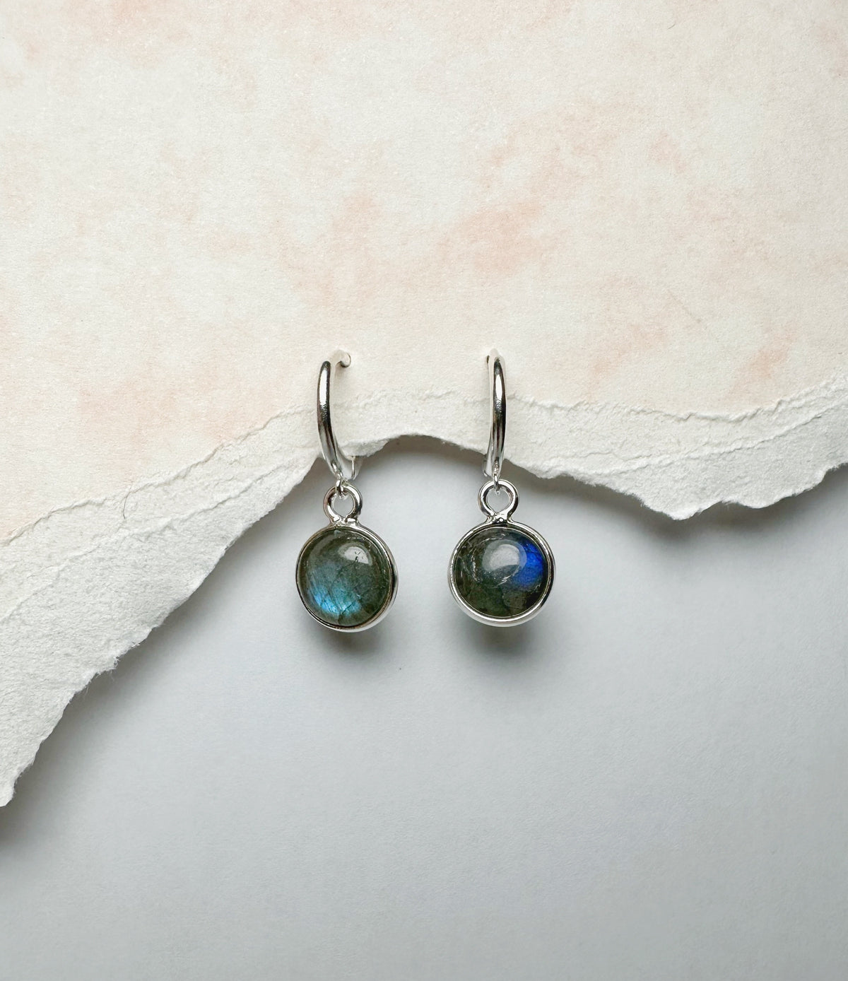 Pendientes de aro con labradorita