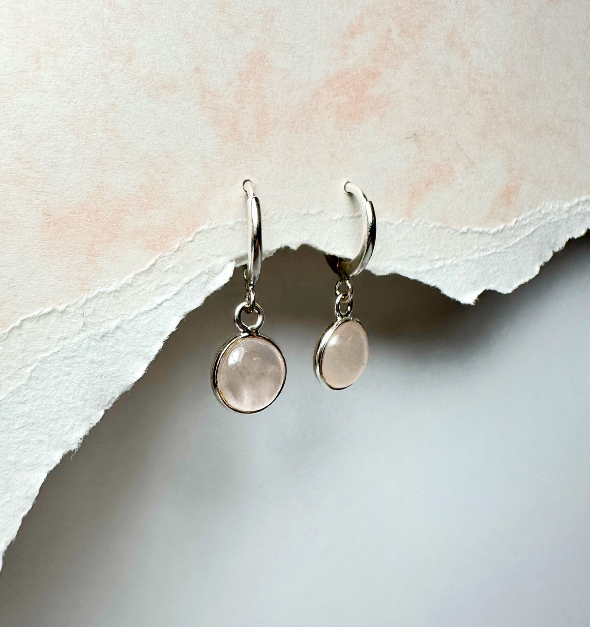 Pendientes de aro con cuarzo rosa