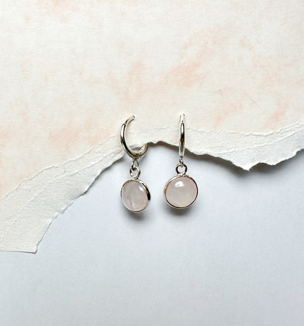 Pendientes de aro con cuarzo rosa