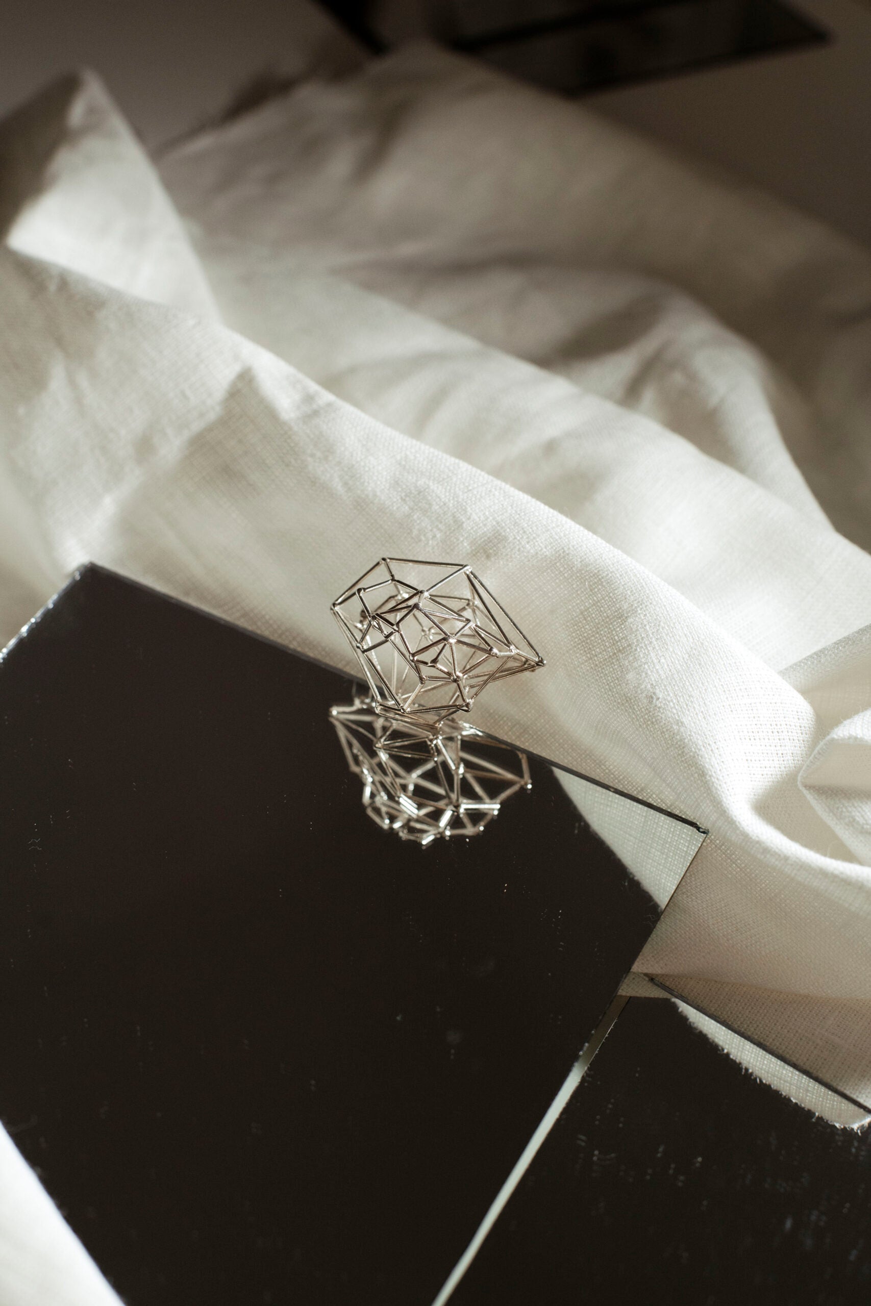 Broche VII
