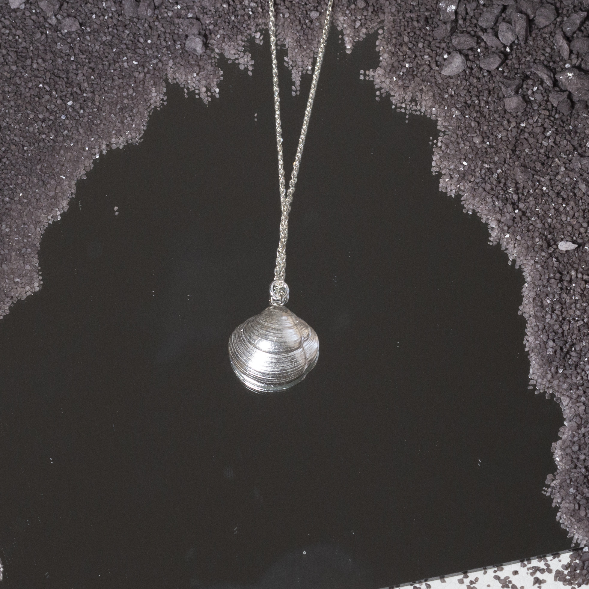 Colgante Sirea Mediano, plata 925 con forma de concha.