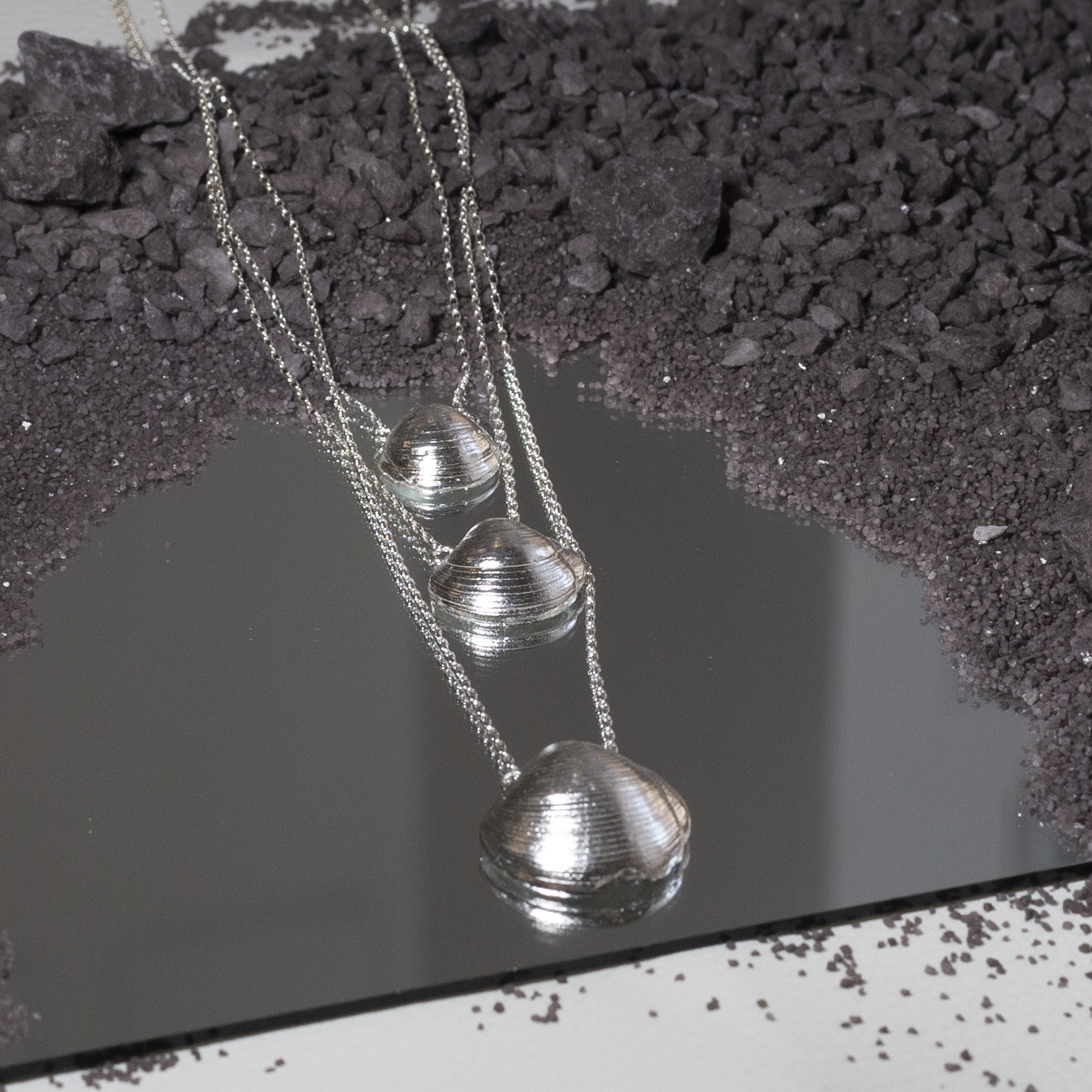 Colgante Sirea triple, plata 925 con 3 conchas de diferente medidas.