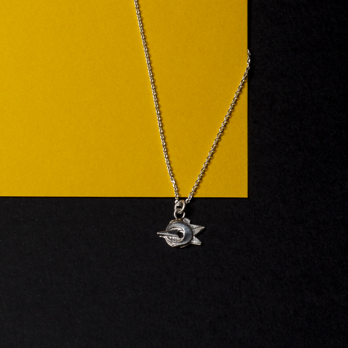 Colgante Onírica Círculo Pico Mini, hecho artesanalmente en plata