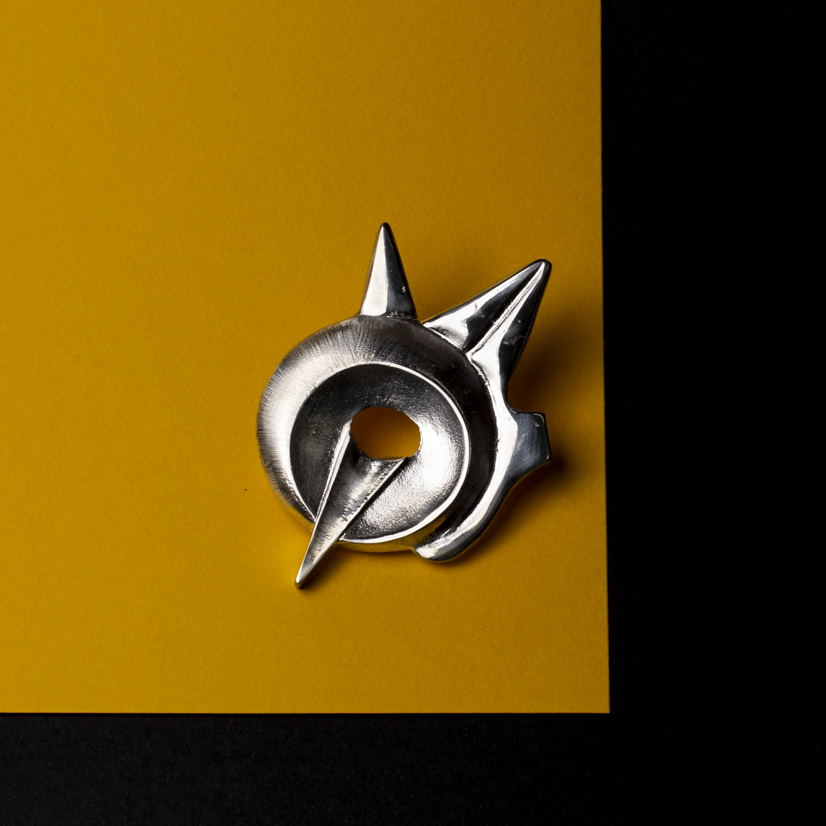 Broche Onírica Círculo Pico, hecho a mano en plata 925 milésimas