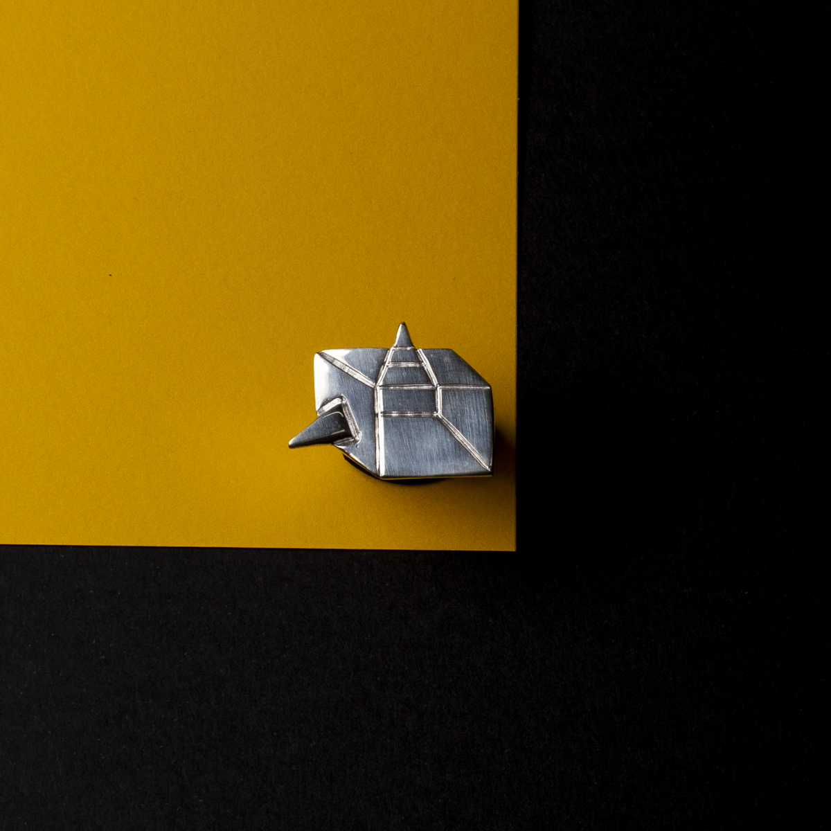 Anillo Onírica Cabeza Cuadrada, hecho en plata 925 milésimas