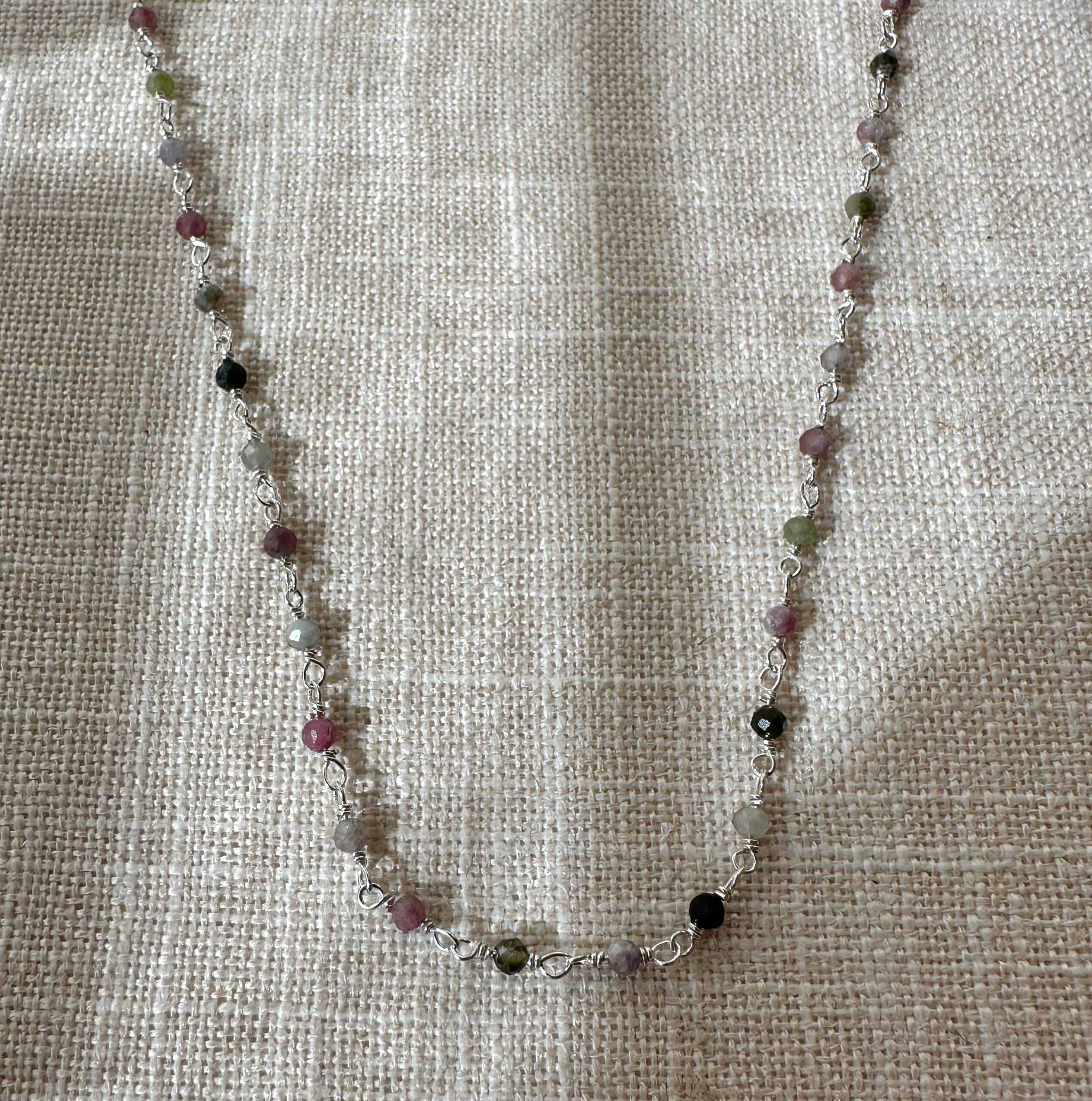 Detalle de cadena mini turmalinas